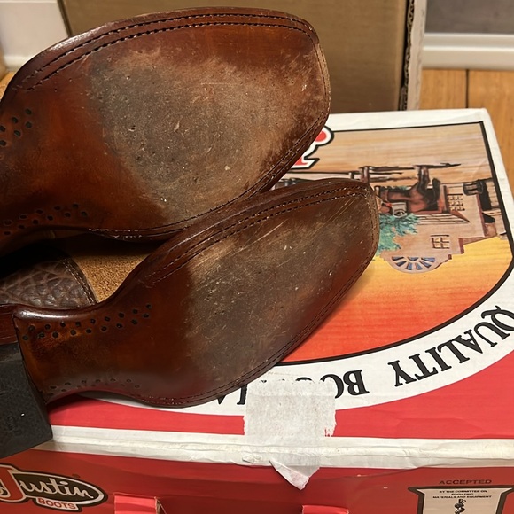 Justin Boots for men. Like new! Size 8.5 - Picture 9 of 11